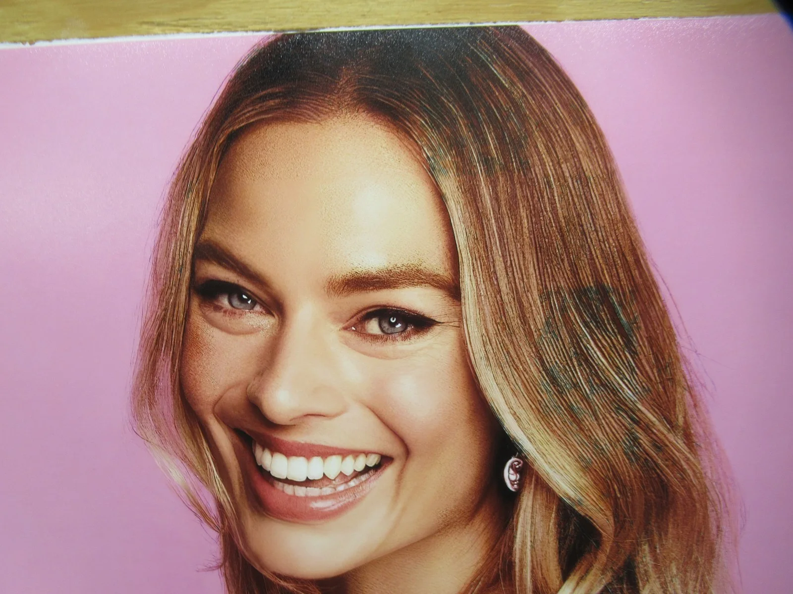 Margot Robbie — ACTRESS MARGOT ROBBIE , SIGNED 8"X10" PHOTO , AUTOGRAPHED W COA, изображение 4
