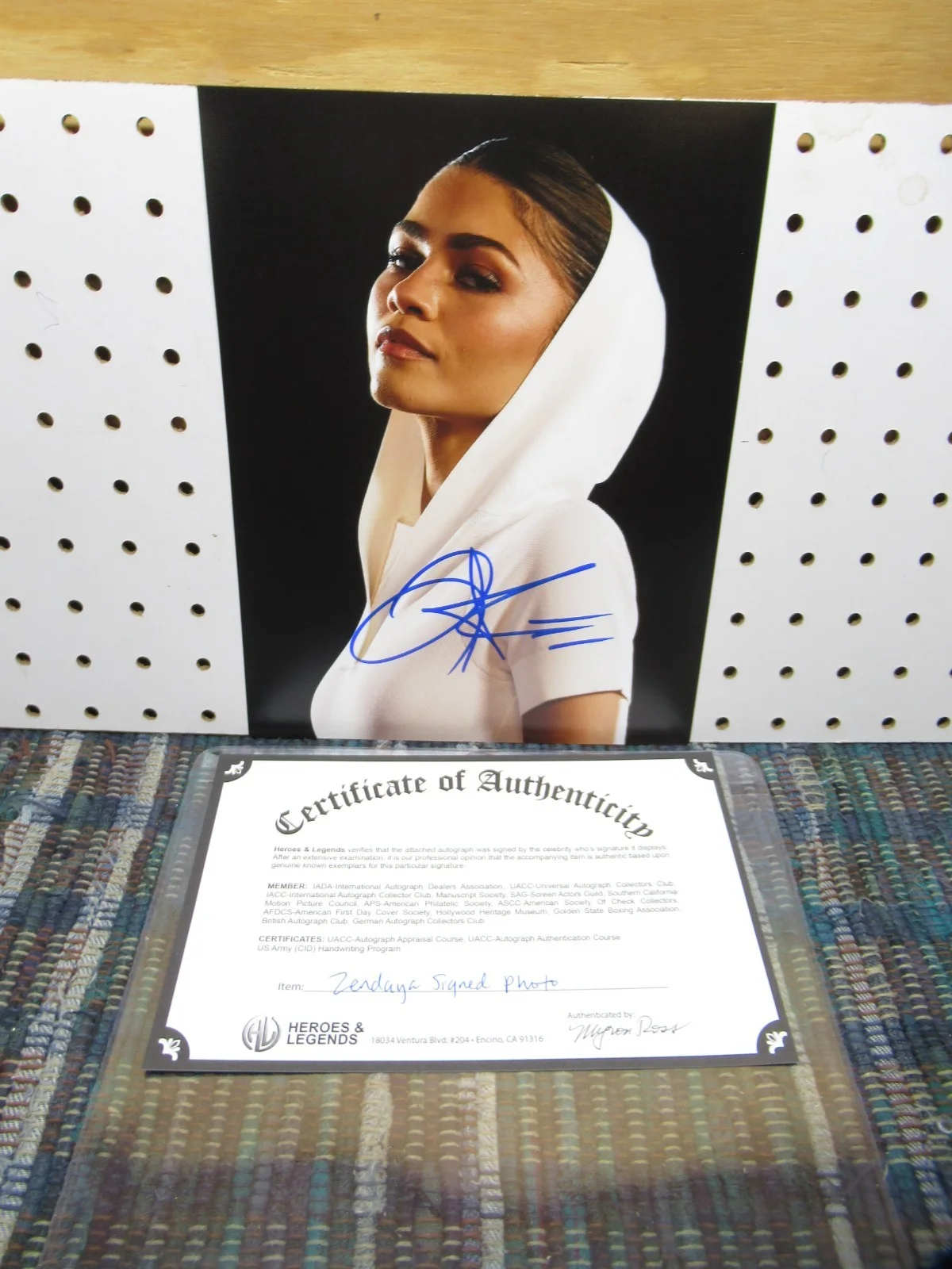 ZENDAYA — ZENDAYA DUNE ACTRESS IN WHITE HOOD SIGNED 8"X10" PHOTO AUTOGRAPHED W COA, image 4