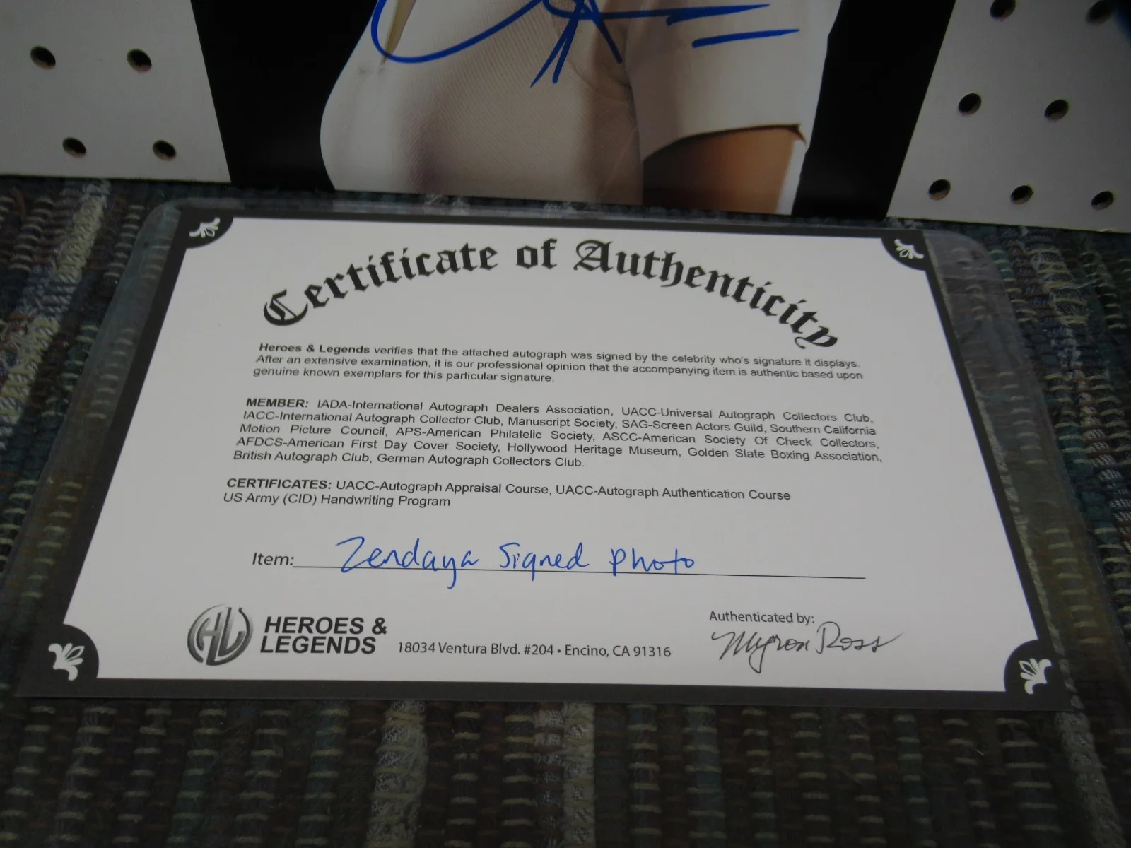 ZENDAYA — ZENDAYA DUNE ACTRESS IN WHITE HOOD SIGNED 8"X10" PHOTO AUTOGRAPHED W COA, image 5