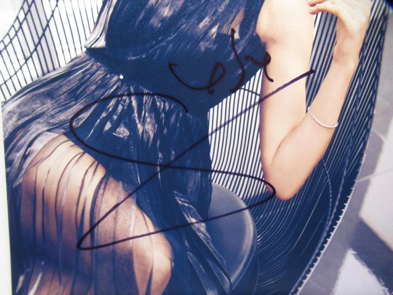 GAL GADOT — GAL GADOT ACTRESS SIGNED 8"X10" PHOTO AUTOGRAPHED W COA BOXED, изображение 3