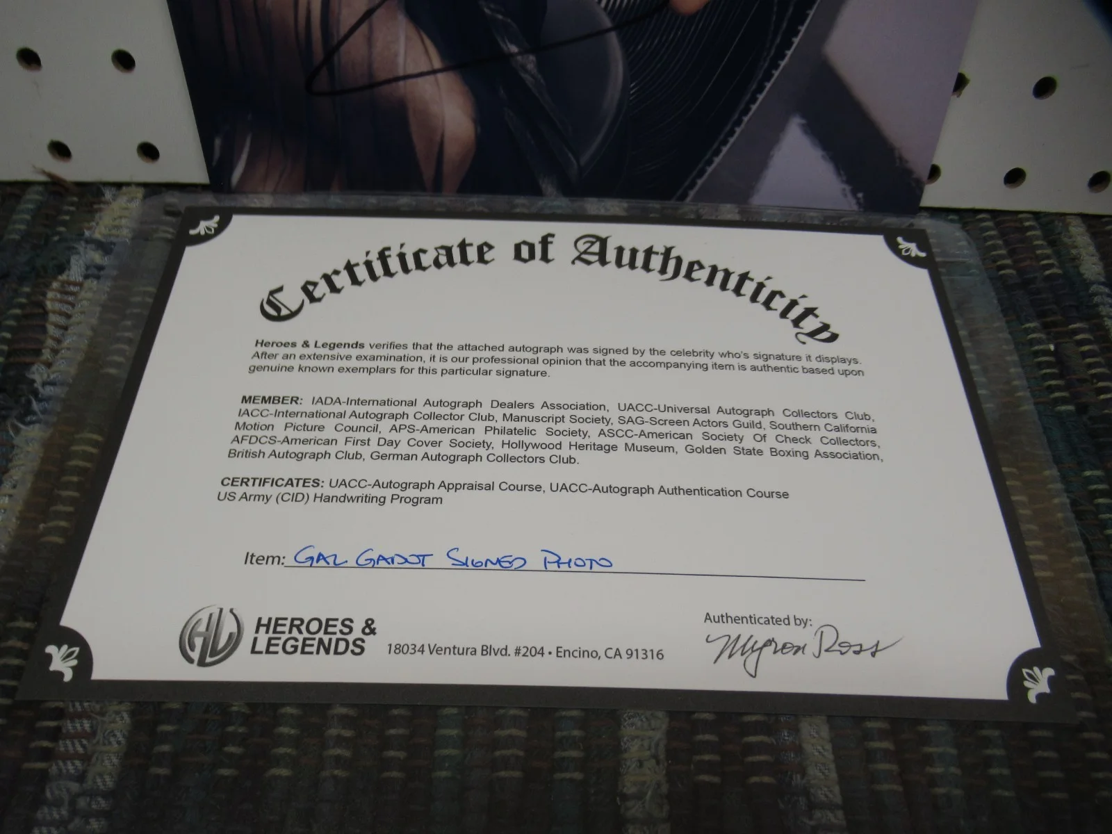 GAL GADOT — GAL GADOT ACTRESS SIGNED 8"X10" PHOTO AUTOGRAPHED W COA BOXED, изображение 5
