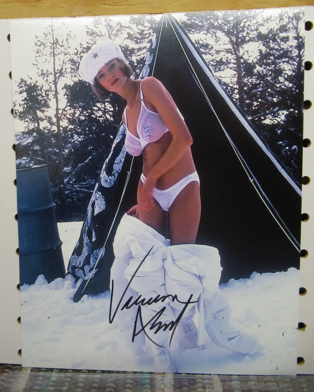 VANESSA ANGEL — VANESSA ANGEL , SPIES LIKE US , SIGNED 8"X10" PHOTO AUTOGRAPHED W COA, изображение 2