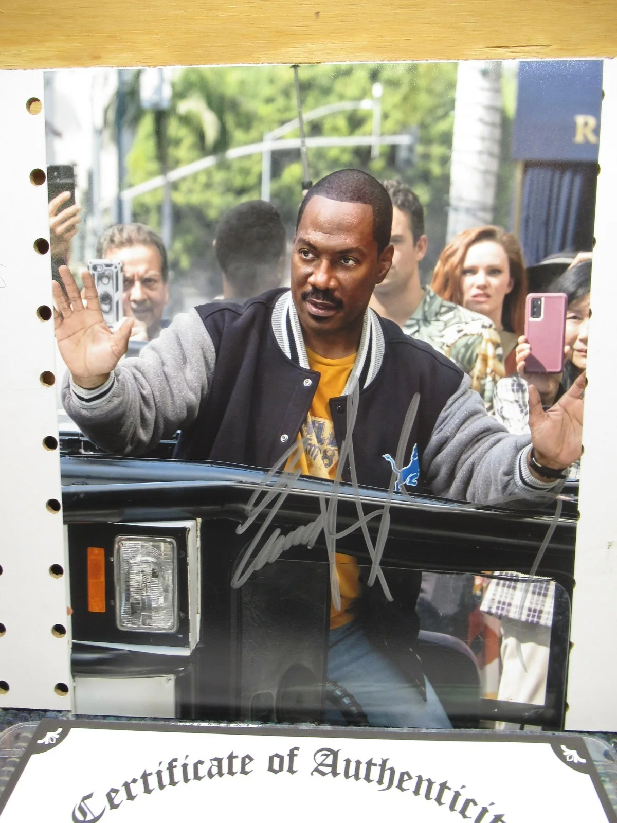 EDDIE MURPHY — EDDIE MURPHY - BEVERLY HILLS COP SIGNED 8"X10" PHOTO AUTOGRAPHED W COA, изображение 2