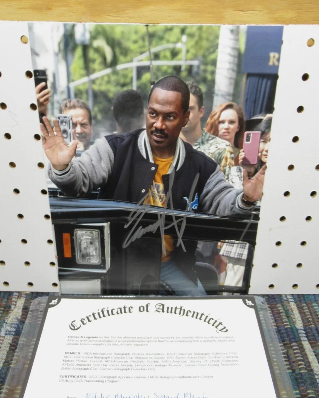 EDDIE MURPHY — EDDIE MURPHY - BEVERLY HILLS COP SIGNED 8"X10" PHOTO AUTOGRAPHED W COA, изображение 3