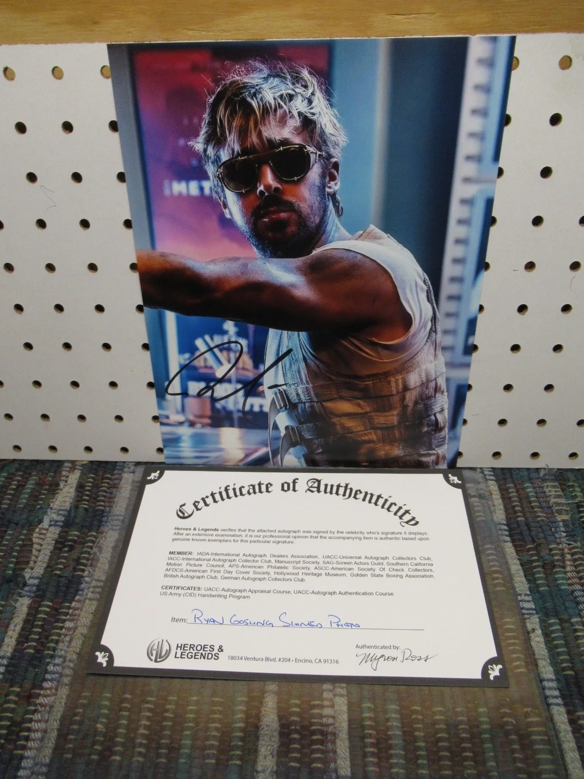 RYAN GOSLING — RYAN GOSLING THE FALL GUY SIGNED 8"X10" PHOTO AUTOGRAPHED W COA, image 2