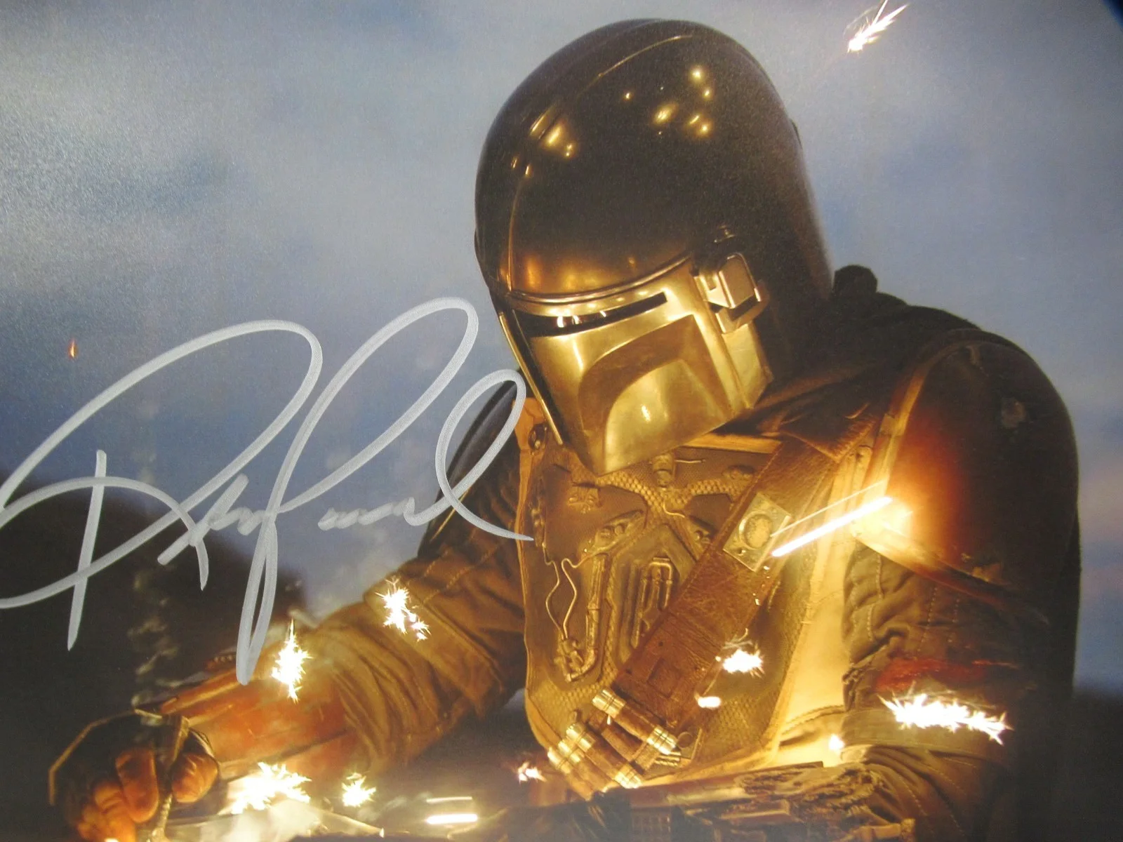 PEDRO PASCAL — PEDRO PASCAL STAR WARS THE MANDALORIAN SIGNED 8"X10" PHOTO AUTOGRAPHED W COA