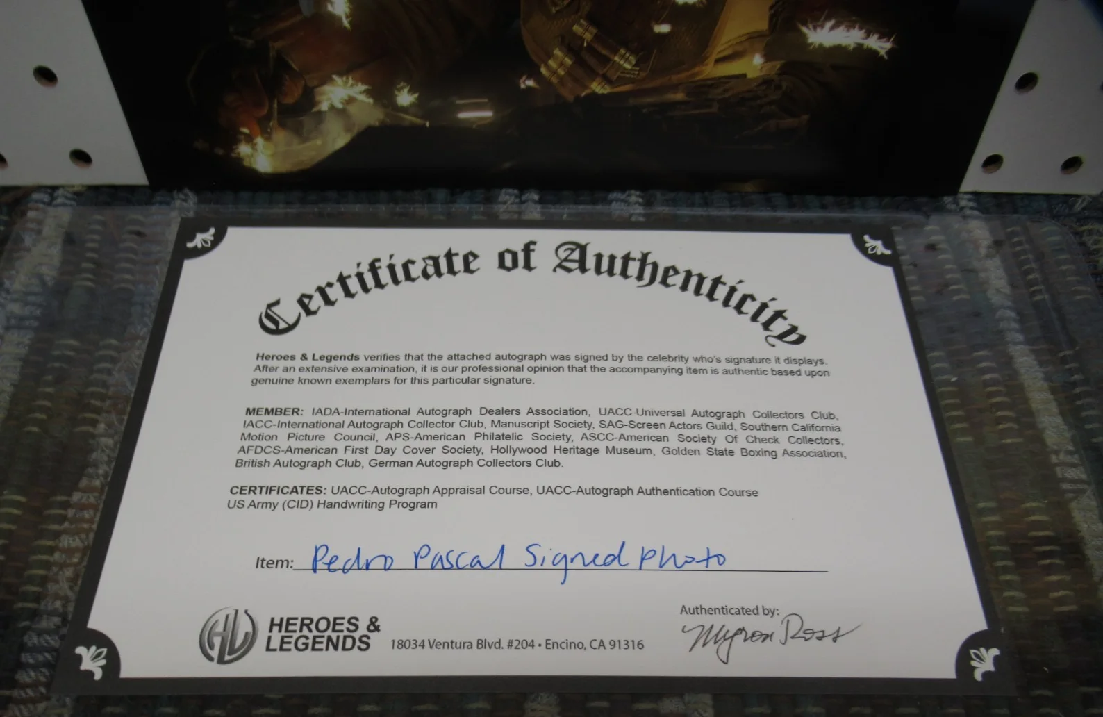PEDRO PASCAL — PEDRO PASCAL STAR WARS THE MANDALORIAN SIGNED 8"X10" PHOTO AUTOGRAPHED W COA, изображение 4