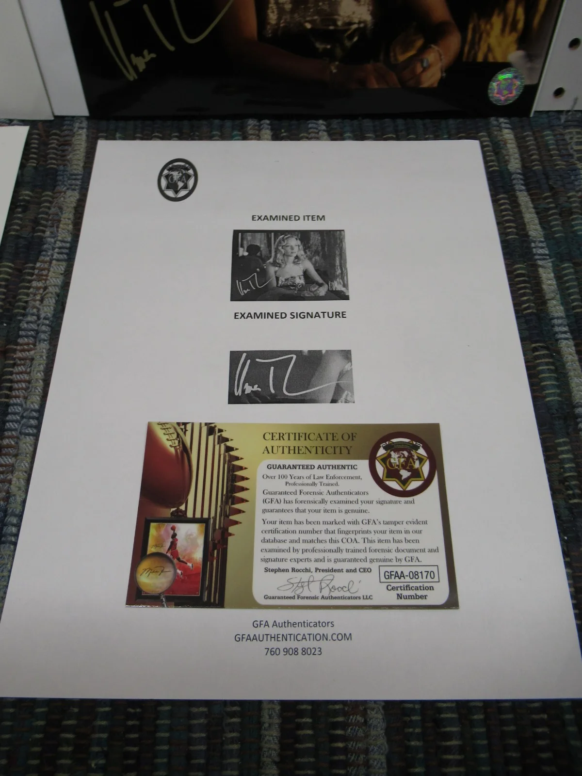 UMA THURMAN — UMA THURMAN PULP FICTION W / GFA SIGNED 8"X10" PHOTO AUTOGRAPHED, image 4