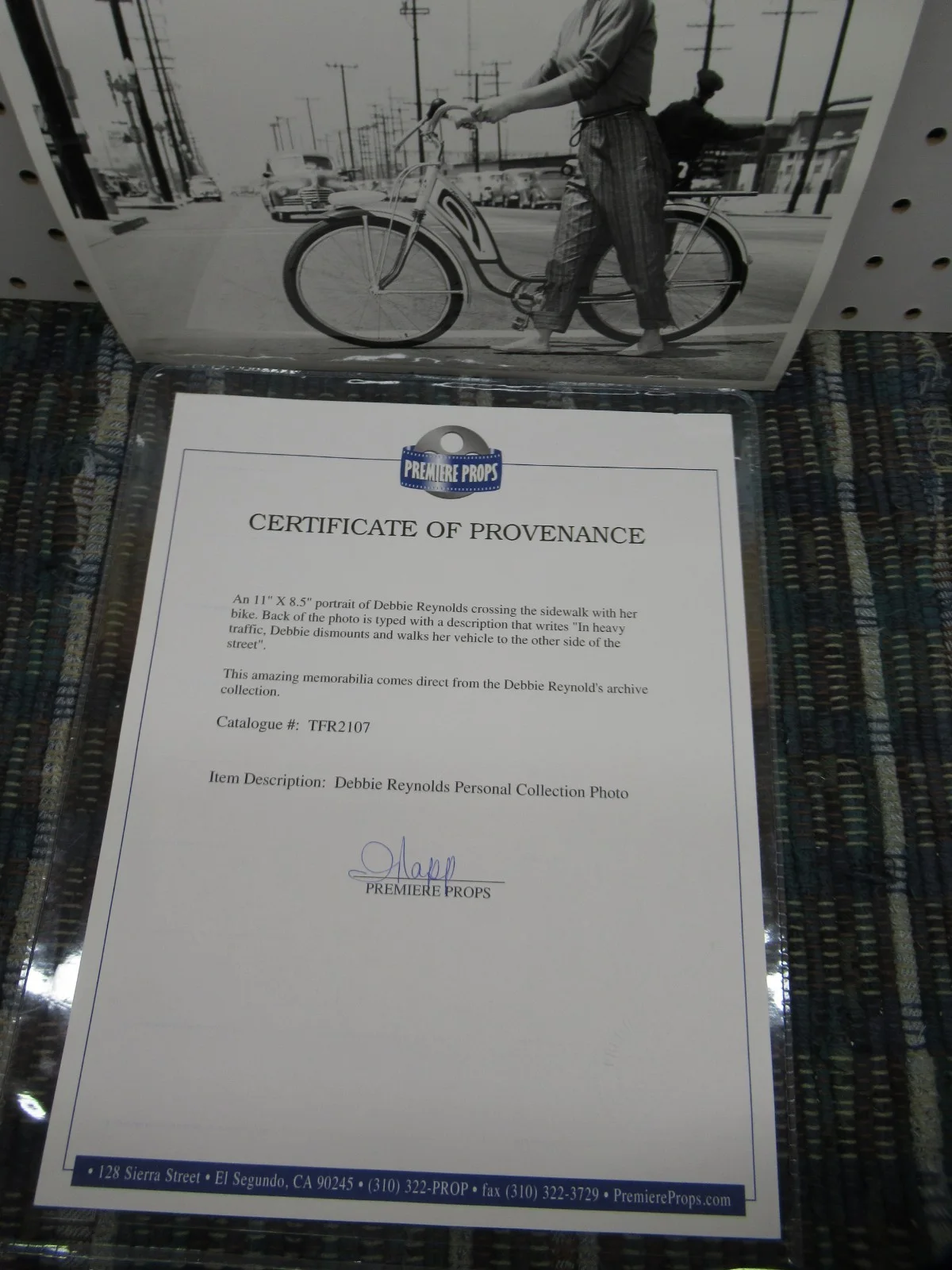 DEBBIE REYNOLDS PERSONALLY OWNED PUBLIC BICYCLE SAFETY PHOTO EARLY RELEASE W/COP, изображение 2