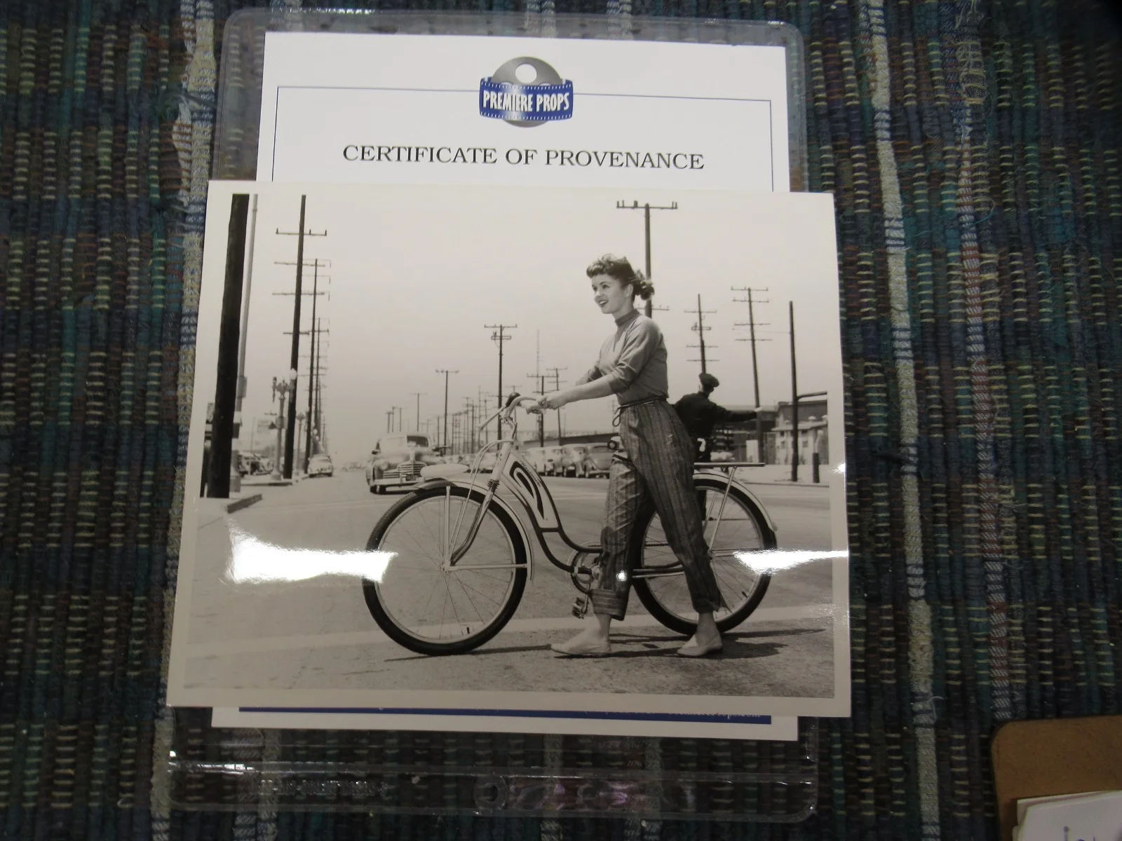 DEBBIE REYNOLDS PERSONALLY OWNED PUBLIC BICYCLE SAFETY PHOTO EARLY RELEASE W/COP, изображение 3