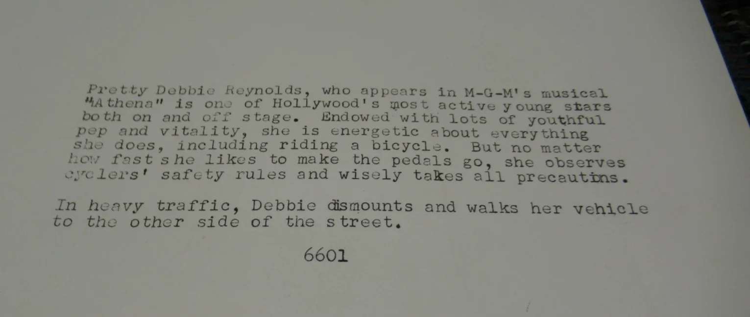 DEBBIE REYNOLDS PERSONALLY OWNED PUBLIC BICYCLE SAFETY PHOTO EARLY RELEASE W/COP, изображение 5