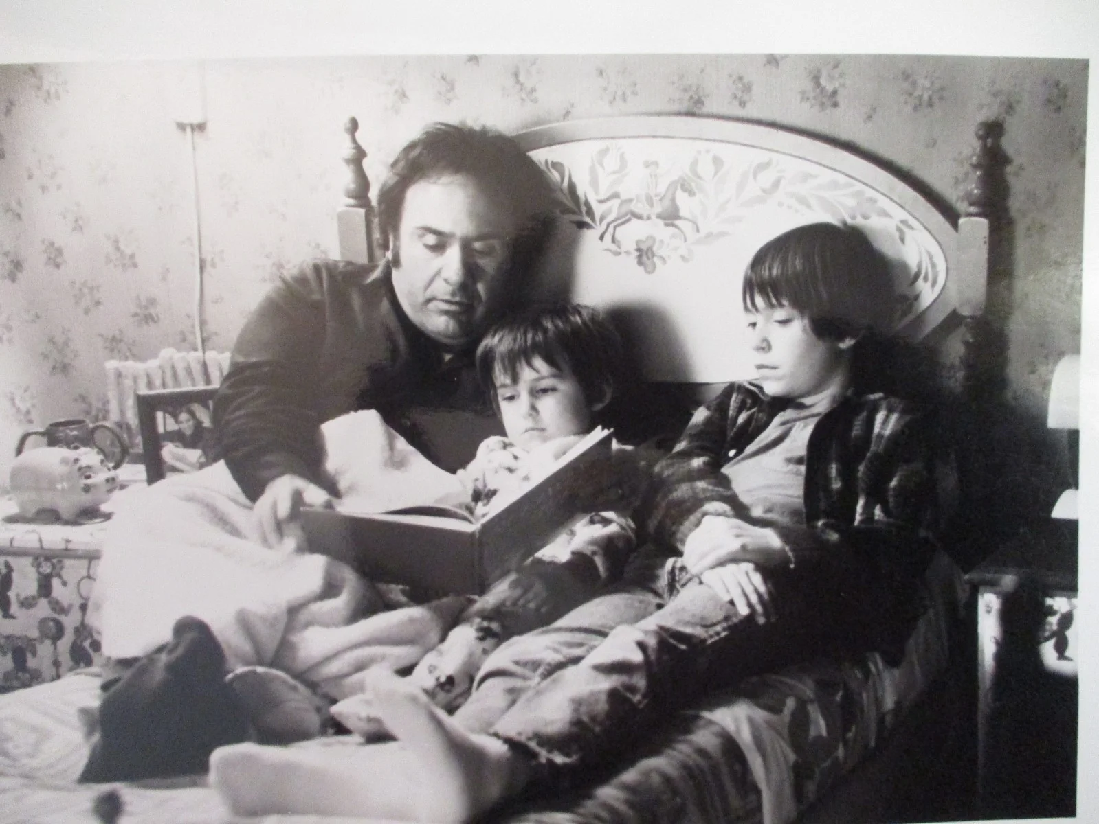 Robert J. Steinmiller Jr./Danny DeVito/Miko Hughes(JACK THE BEAR)10x8 1993 Photo, изображение 3