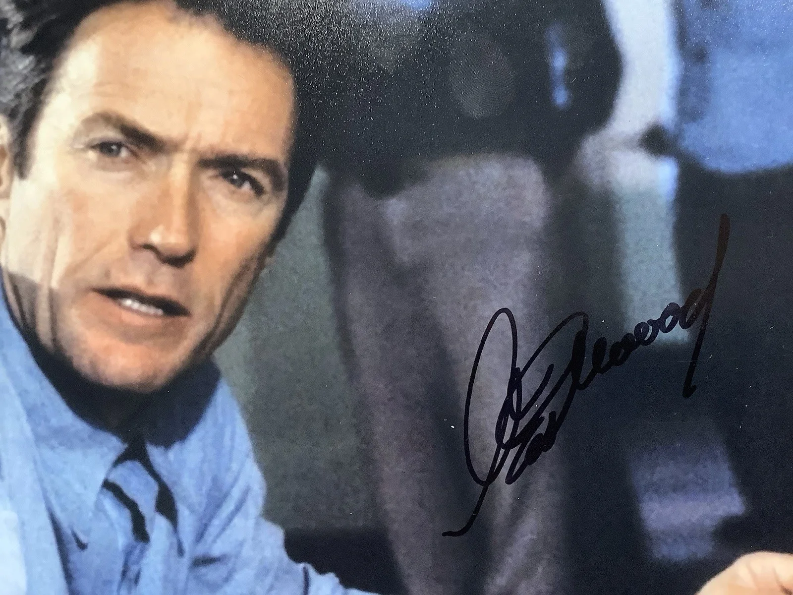 Clint Eastwood — Clint Eastwood Signed Photo 11x14 Escape From Alcatraz Actor Autograph PSA/DNA, изображение 2