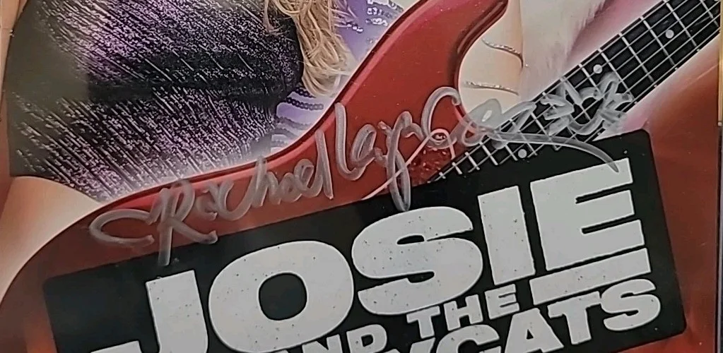 Rachel Leigh Cook — Rachel Leigh Cook Signed Josie And The Pussycats Photo with PSA Authentication, image 2
