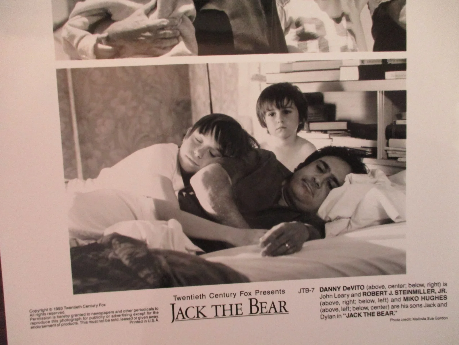 Miko Hughes/Danny DeVito/Robert J. Steinmiller(JACK THE BEAR)1993 8x10 B&W Photo, image 2