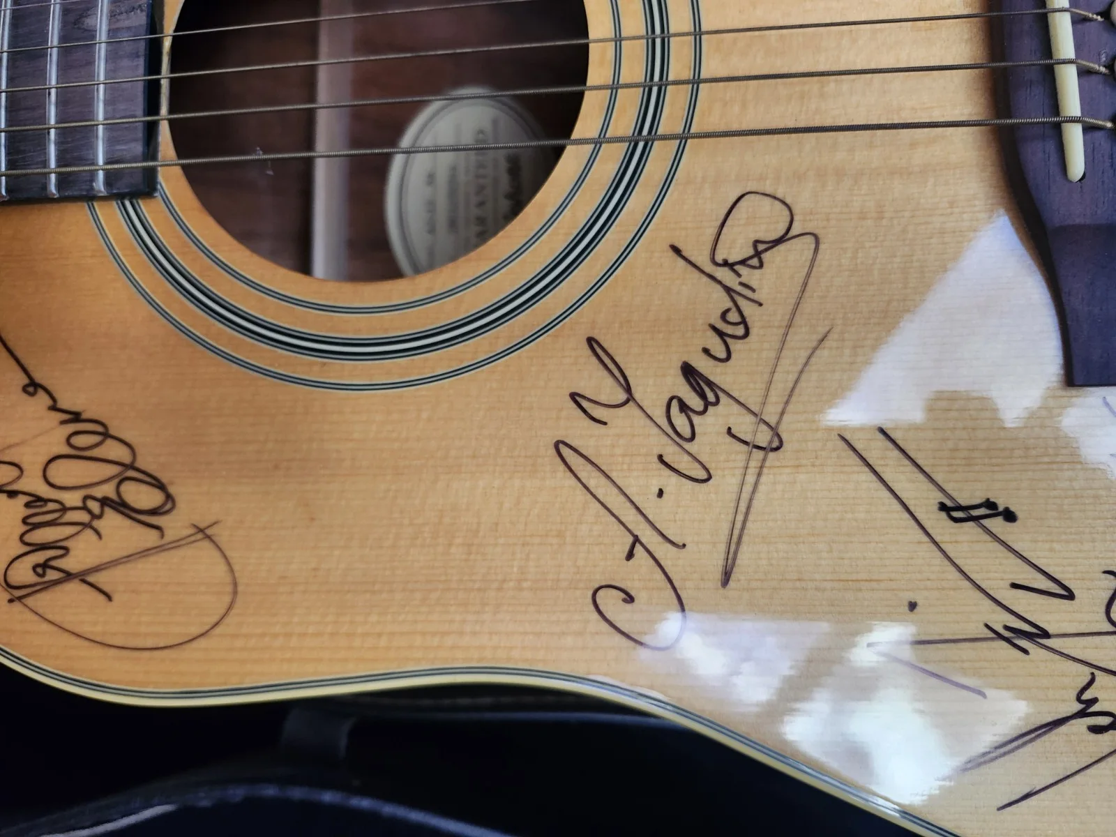 Autographed Guitar, изображение 2