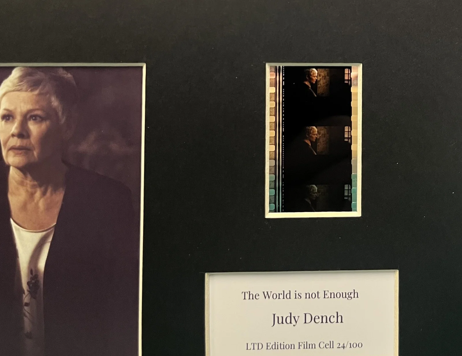 JUDY DENCH . The World is not Enough 35mm Film Cell Mounted Display, изображение 3