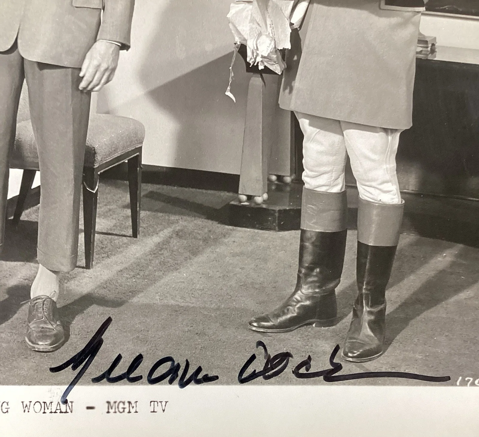 Gregory Peck — Gregory Peck Signed Photo 8x10 Actor Designing Woman Oscar Autograph JSA 1, image 2