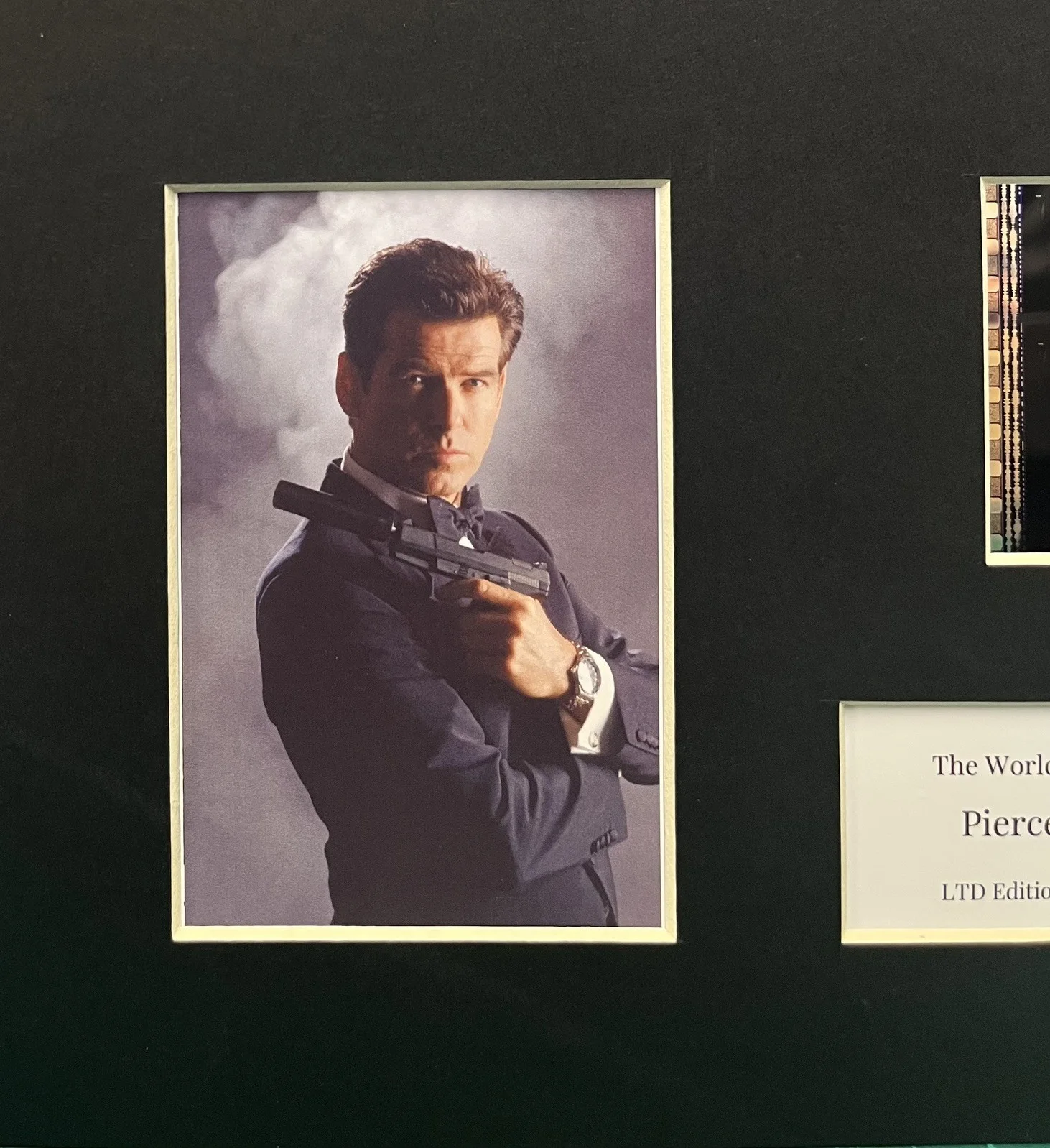 PIERCE BROSNAN . The World is not Enough 35mm Film Cell Mounted Display, изображение 2
