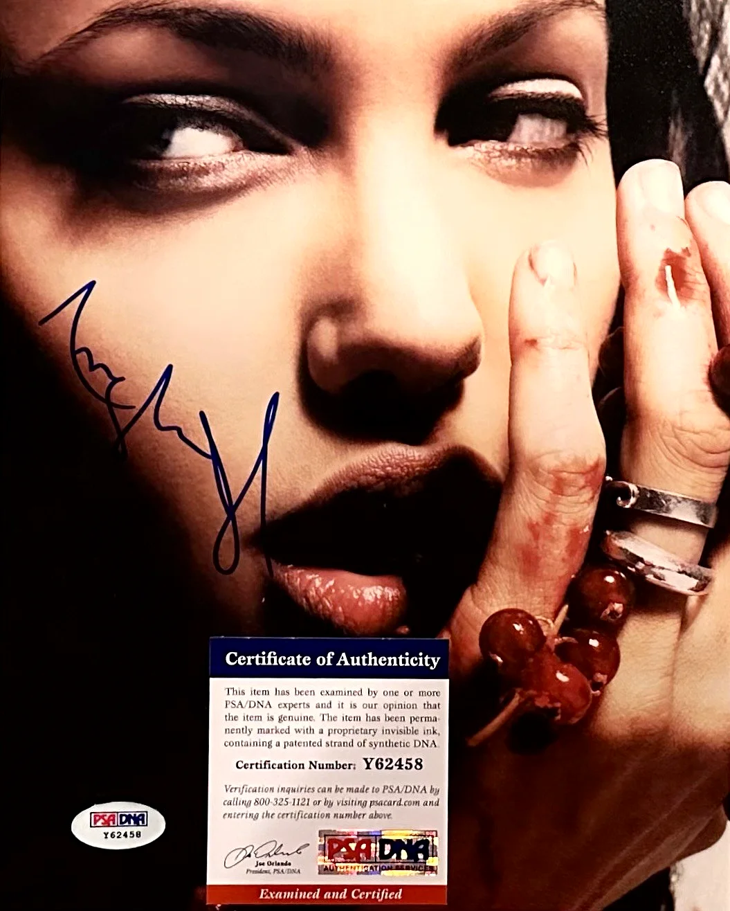 Angelina Jolie Signed 8x10 Photo Lara Croft Mr. & Mrs. Smith PSA/DNA Autograph, изображение 2