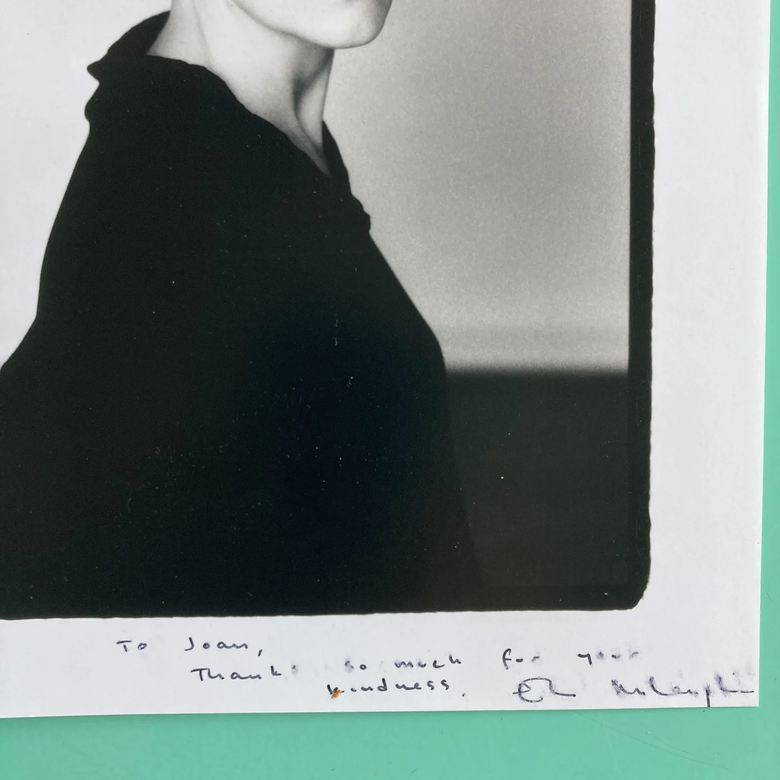 Ellen McLaughlin — Ellen McLaughlin Signed / Inscribed Photo 8”X10” B&W Broadway Angels in America, изображение 2