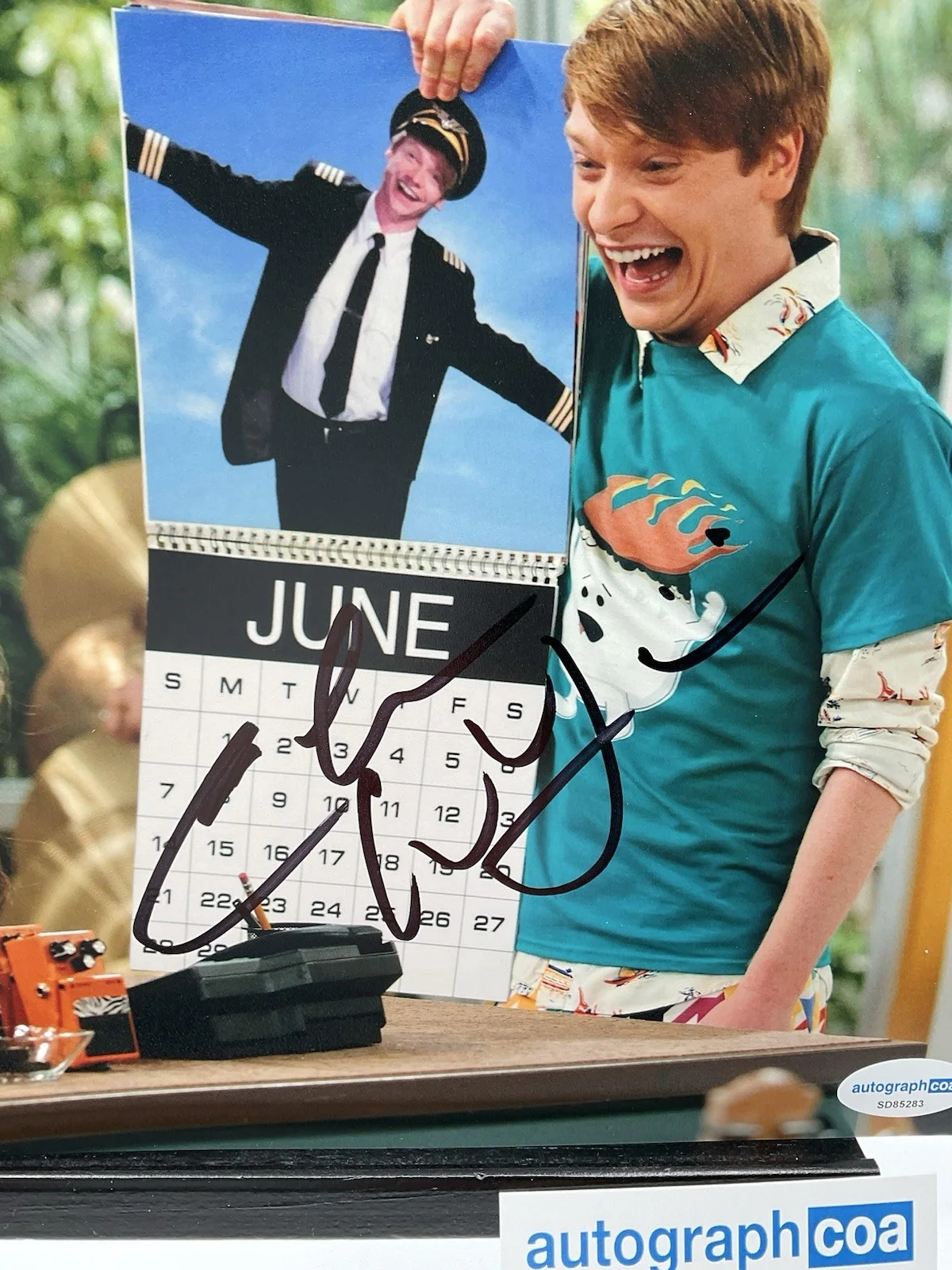Calum Worthy — Calum Worthy signed photo Austin & Ally signed photo Disney signed 8x10 ACOA, изображение 2