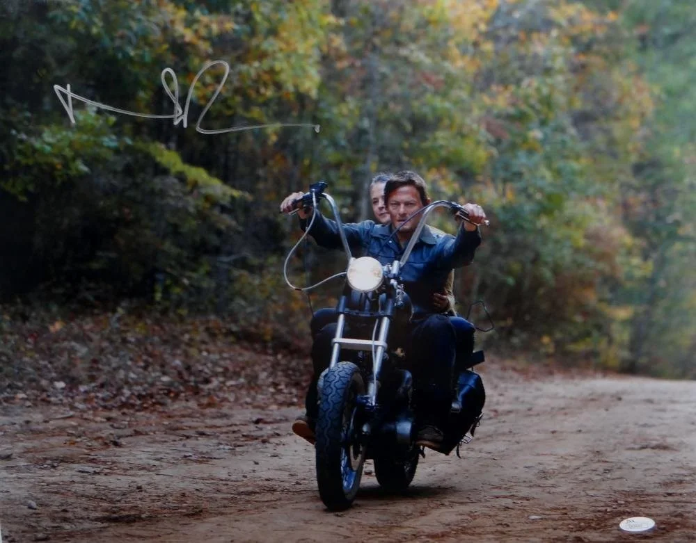 Norman Reedus Autographed Walking Dead 16x20 Motorcycle Photo *L- JSA Auth, изображение 4
