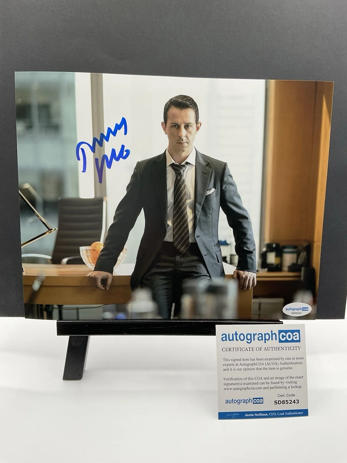 Jeremy Strong — Jeremy Strong signed photo Succession signed 8x10 ACOA Kendall Roy autographed