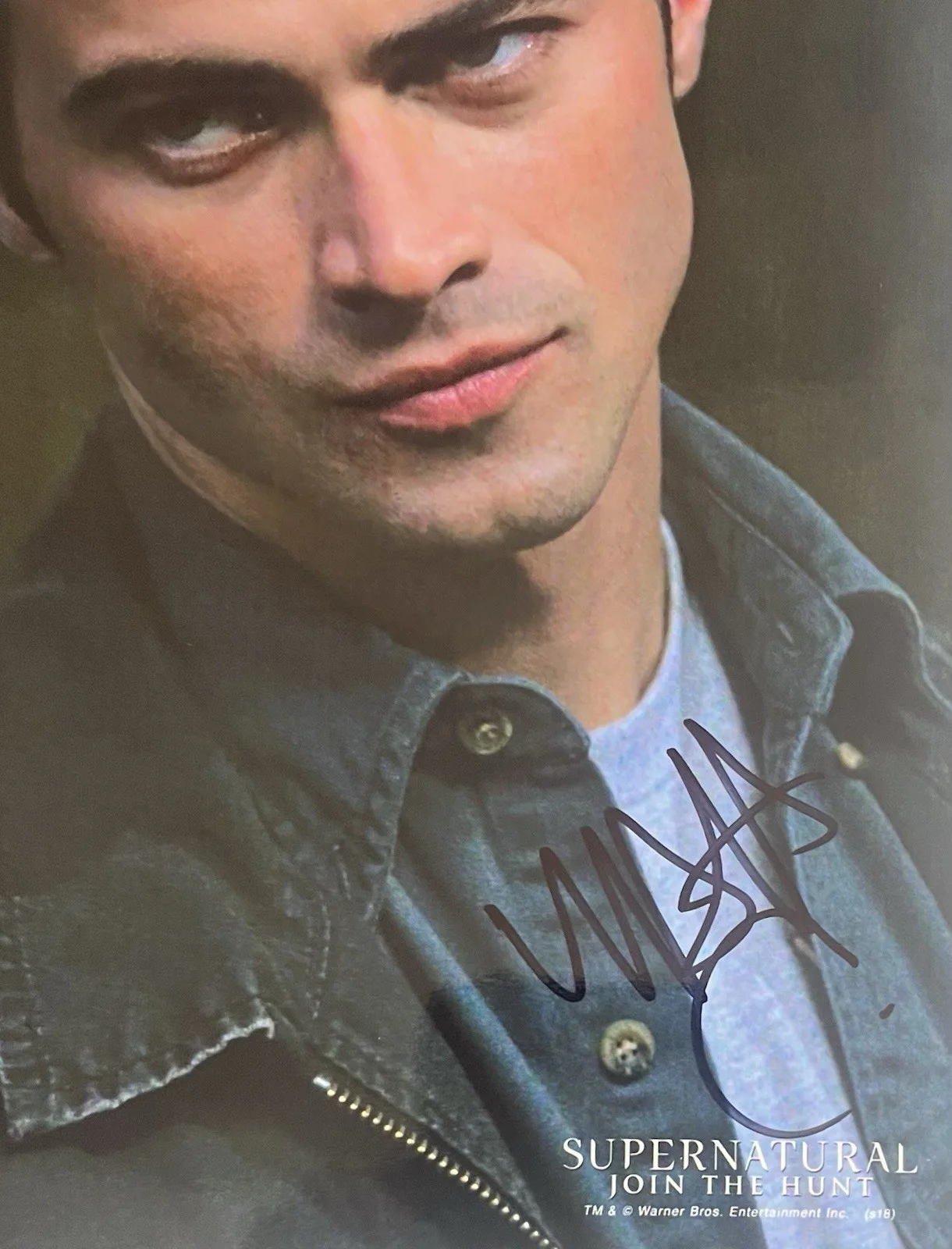 Mat Cohen — Matt Cohen SIGNED SUPERNATURAL 8x10 Photo W/ Logo As Young John Winchester SWAU, изображение 3