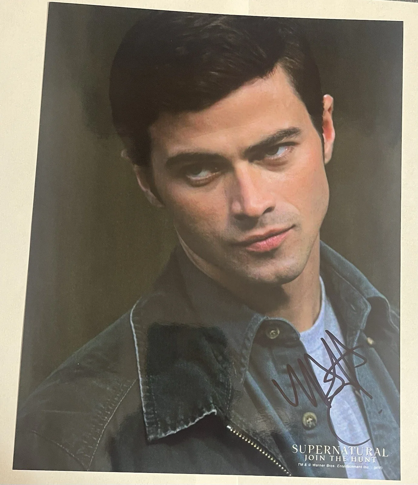 Mat Cohen — Matt Cohen SIGNED SUPERNATURAL 8x10 Photo W/ Logo As Young John Winchester SWAU, изображение 5