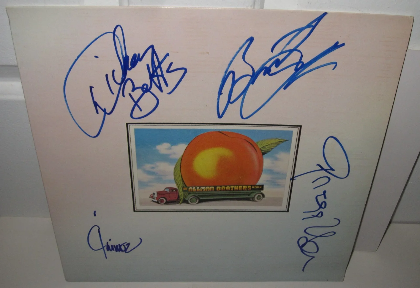GREGG ALLMAN BROTHERS SIGNED EAT A PEACH ALBUM VINYL DICKEY BETTS BECKETT LOA X4, изображение 2