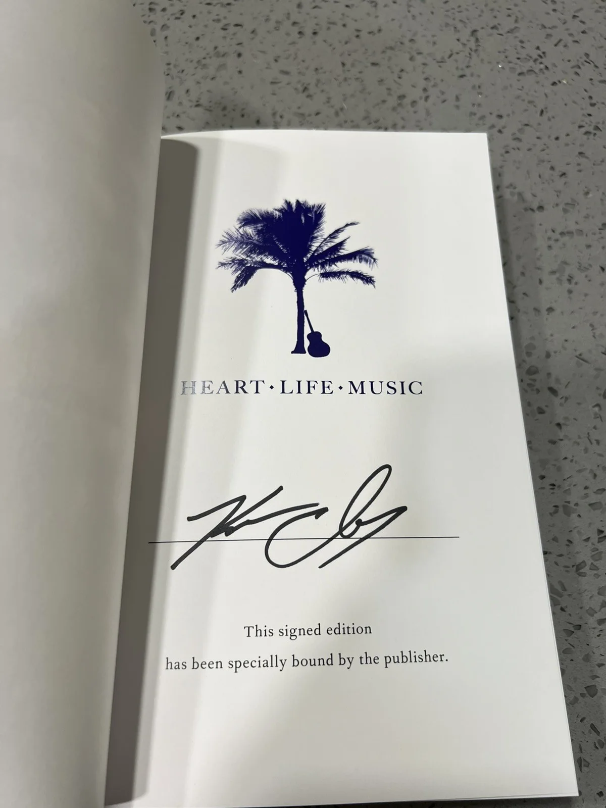 Kenny Chesney Autographed Heart Life Music Book BRAND NEW!, изображение 2