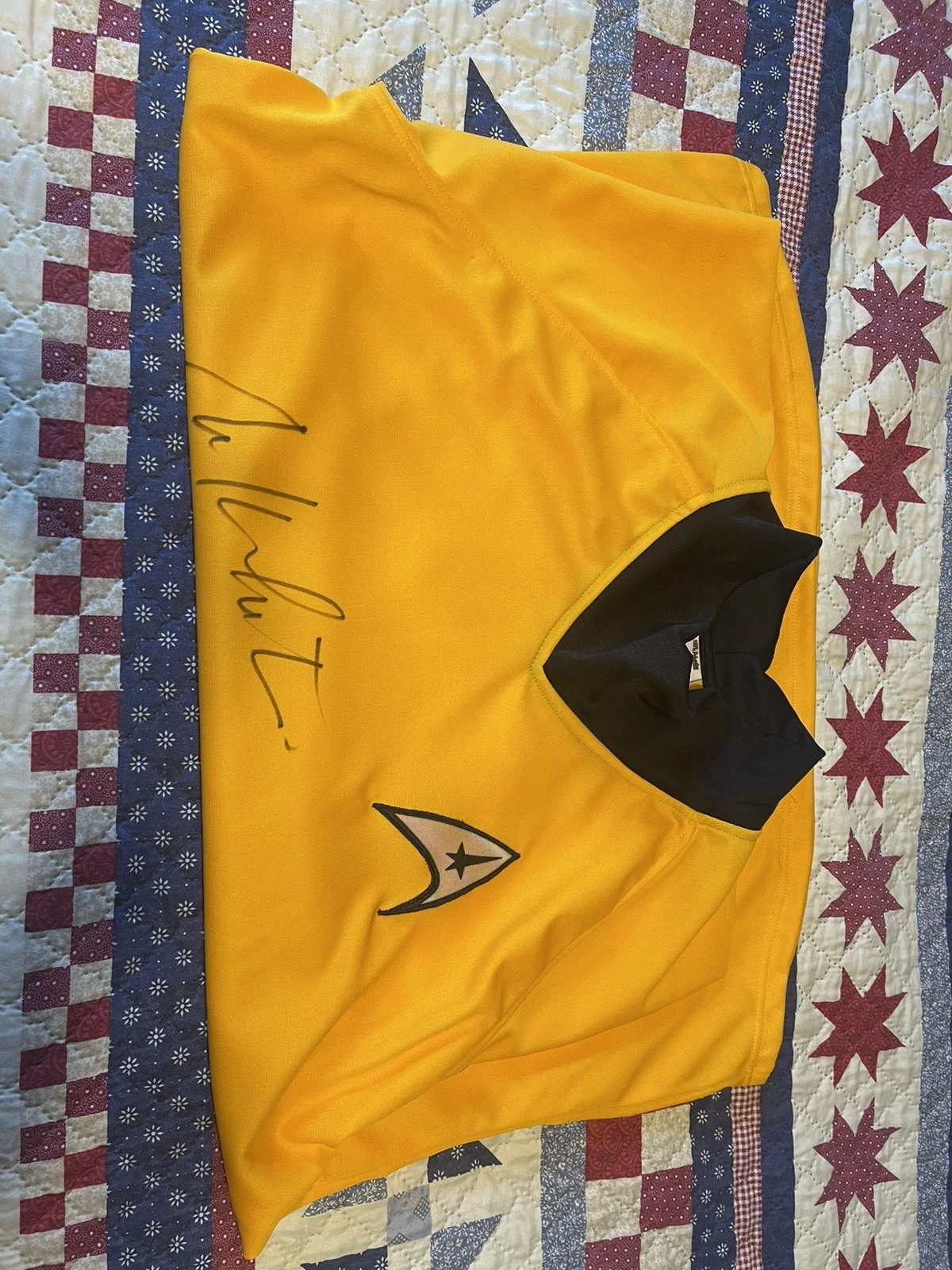 William Shatner — Star Trek- William Shatner signed jersey uniform gold shirt, изображение 3