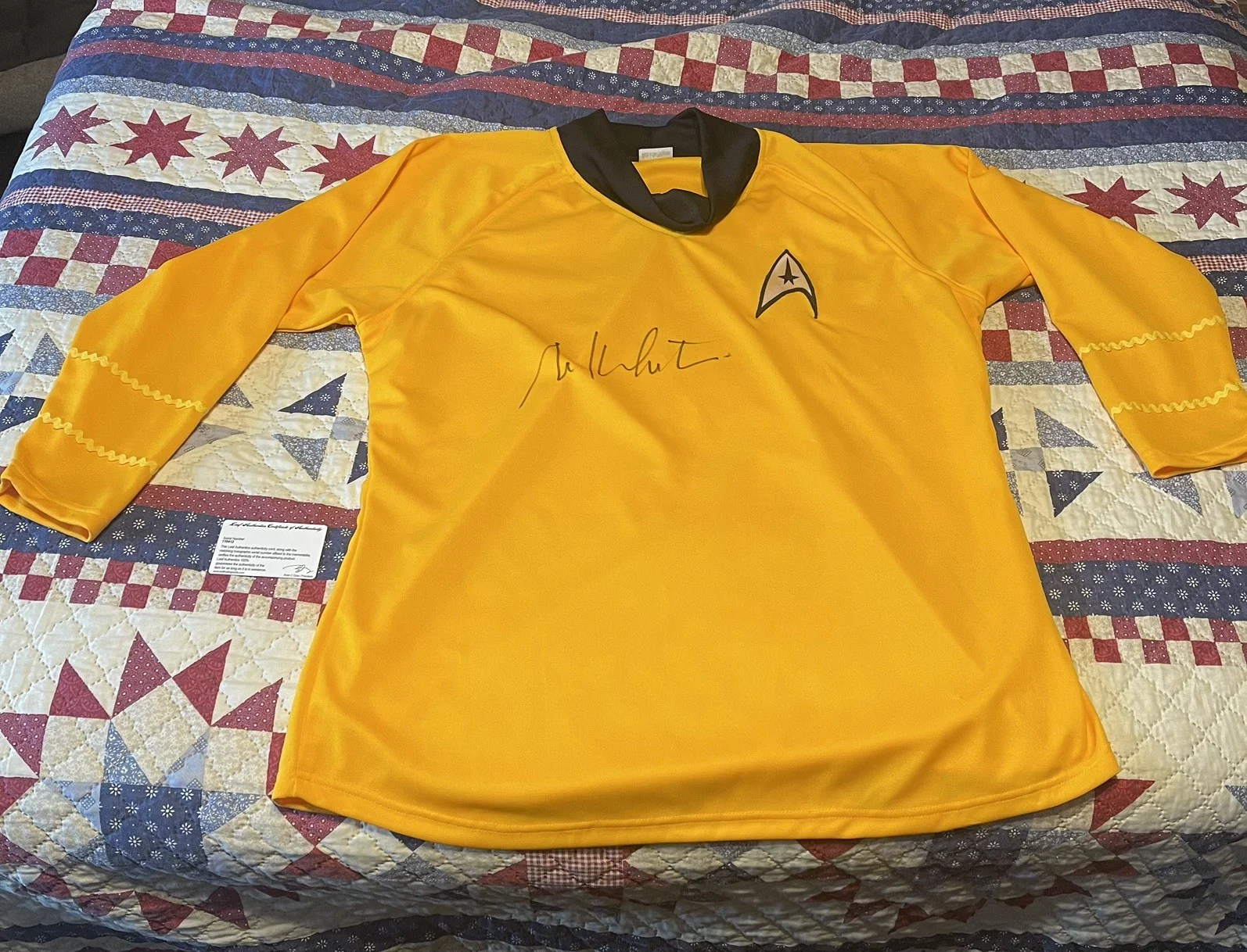 William Shatner — Star Trek- William Shatner signed jersey uniform gold shirt, изображение 4