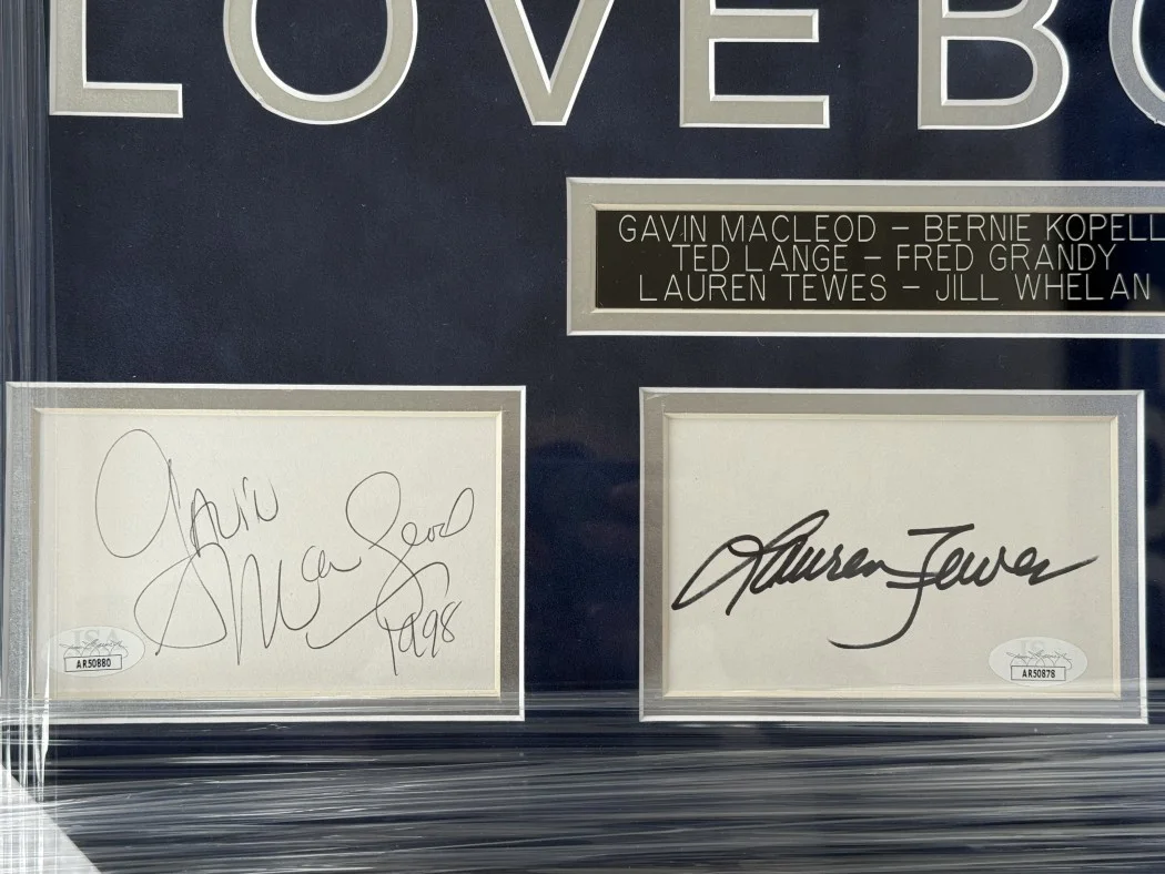 Gavin Macleod, Bernie Kopell, Ted Lange — Love Boat Signed Autographed Cast Cuts Gavin Macleod Bernie Kopell +4 Framed JSA, изображение 4