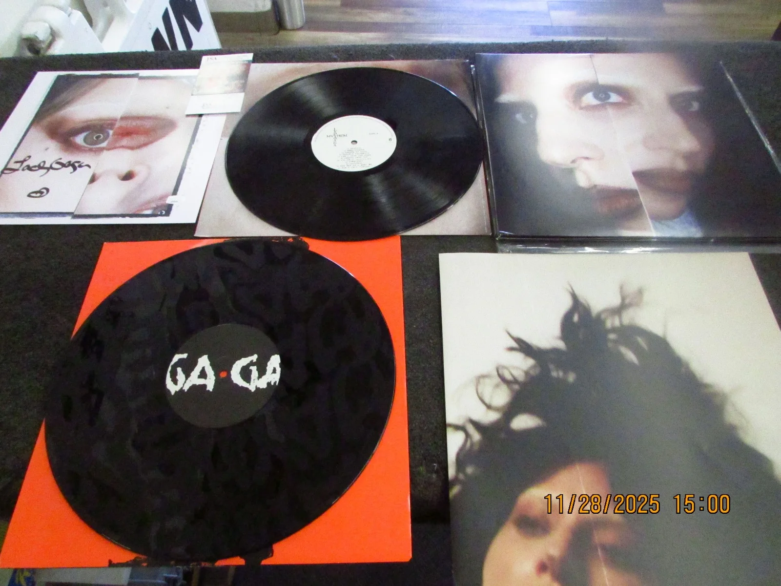 Lady Gaga — LADY GAGA SIGNED W/ HEART MAYHEM ALBUM PICTURE VINYL LP JSA DNA COA