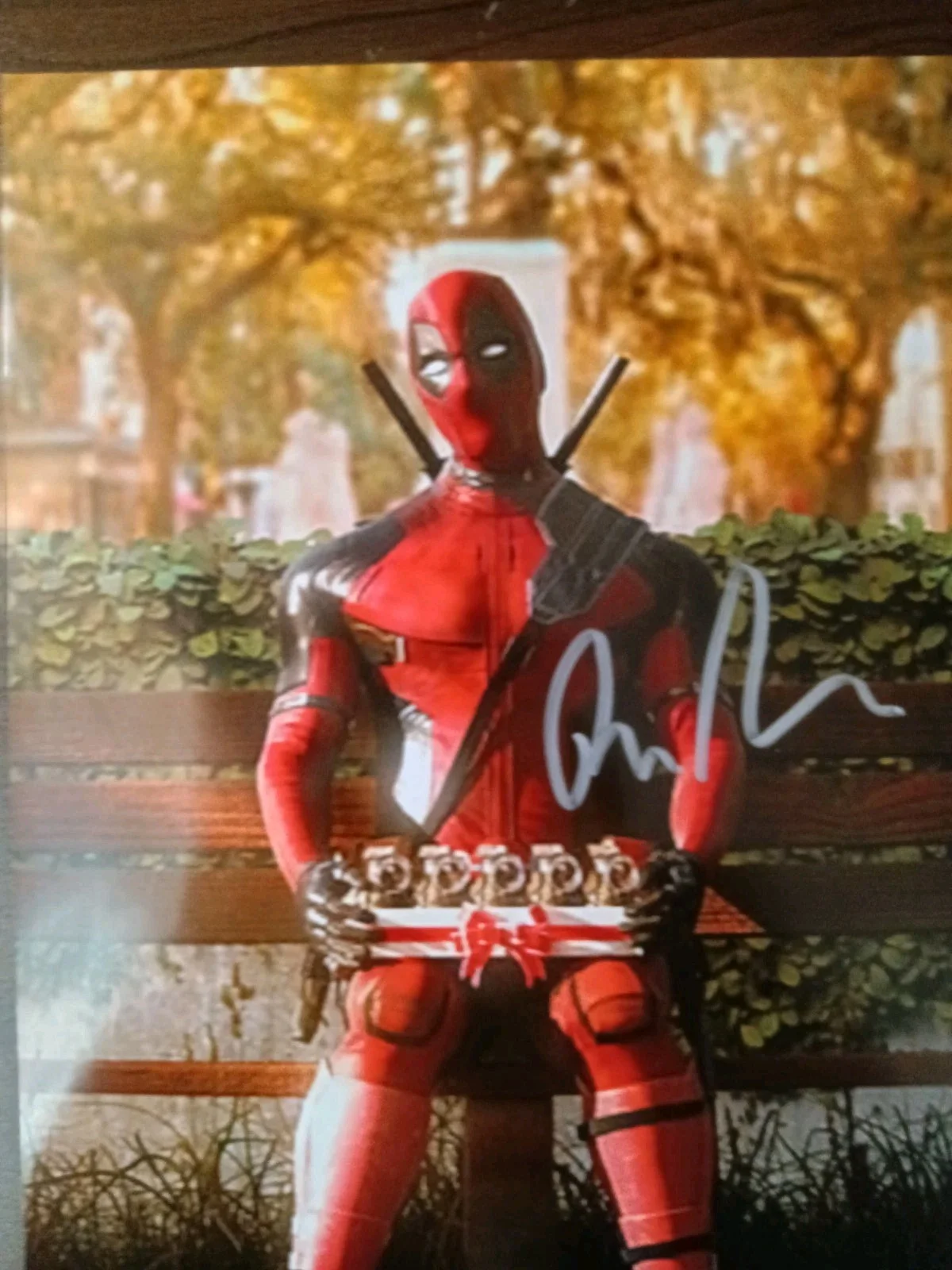 Ryan Reynolds — Deadpool Ryan Reynolds Signed 8x10 Photo COA With Matching Numbed Sticker