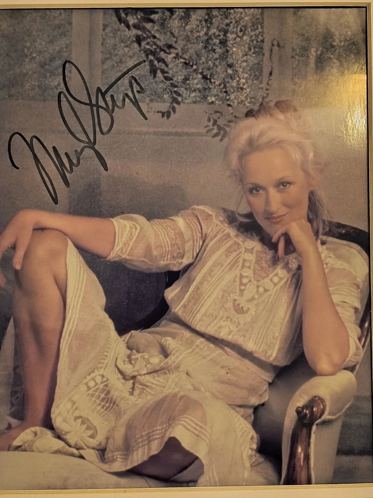 Meryl Streep — Meryl Streep Framed Signed Photo In Large, image 2