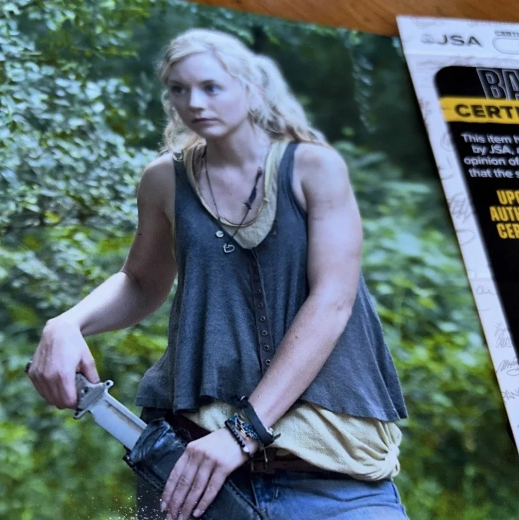 EMILY KINNEY SIGNED AUTOGRAPHED 8x10 PHOTO BETH THE WALKING DEAD JSA, изображение 4