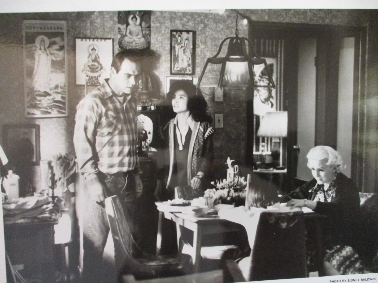 Debbie Reynolds/Hiep Thi Le/Tommy Lee Jones(HEAVEN AND EARTH)1993 10x8 BW Photo, изображение 2