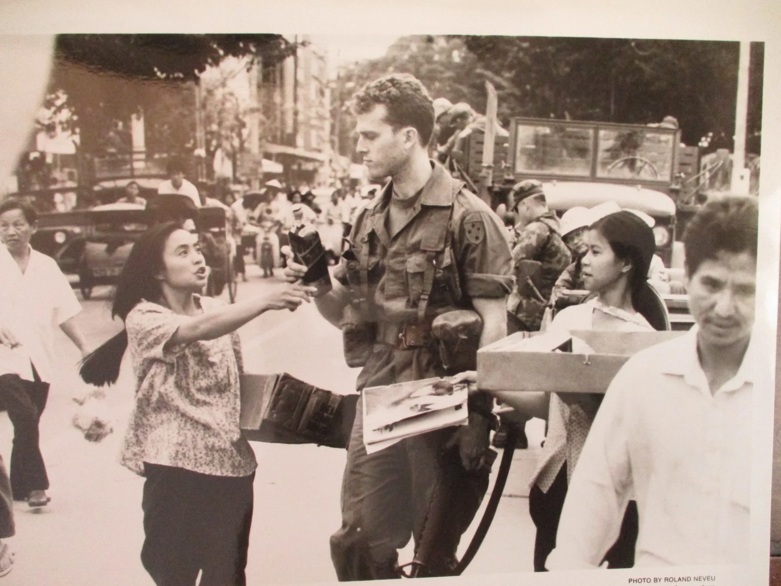 Steven Polk/Hiep Thi Le(HEAVEN AND EARTH)1993 10 x 8 Black and White Press Photo, изображение 2
