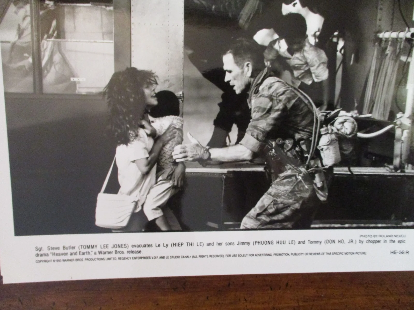Don Ho, Jr/Hiep Thi Le/Phuong Huu Le/Tommy Lee Jones(HEAVEN AND EARTH)1993 Photo, изображение 2