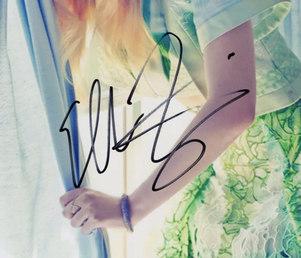 ELLE FANNING — Elle Fanning signed Autograph 8x10 Photo PROOF x SEXY Predator Badlands ACOA COA, изображение 4