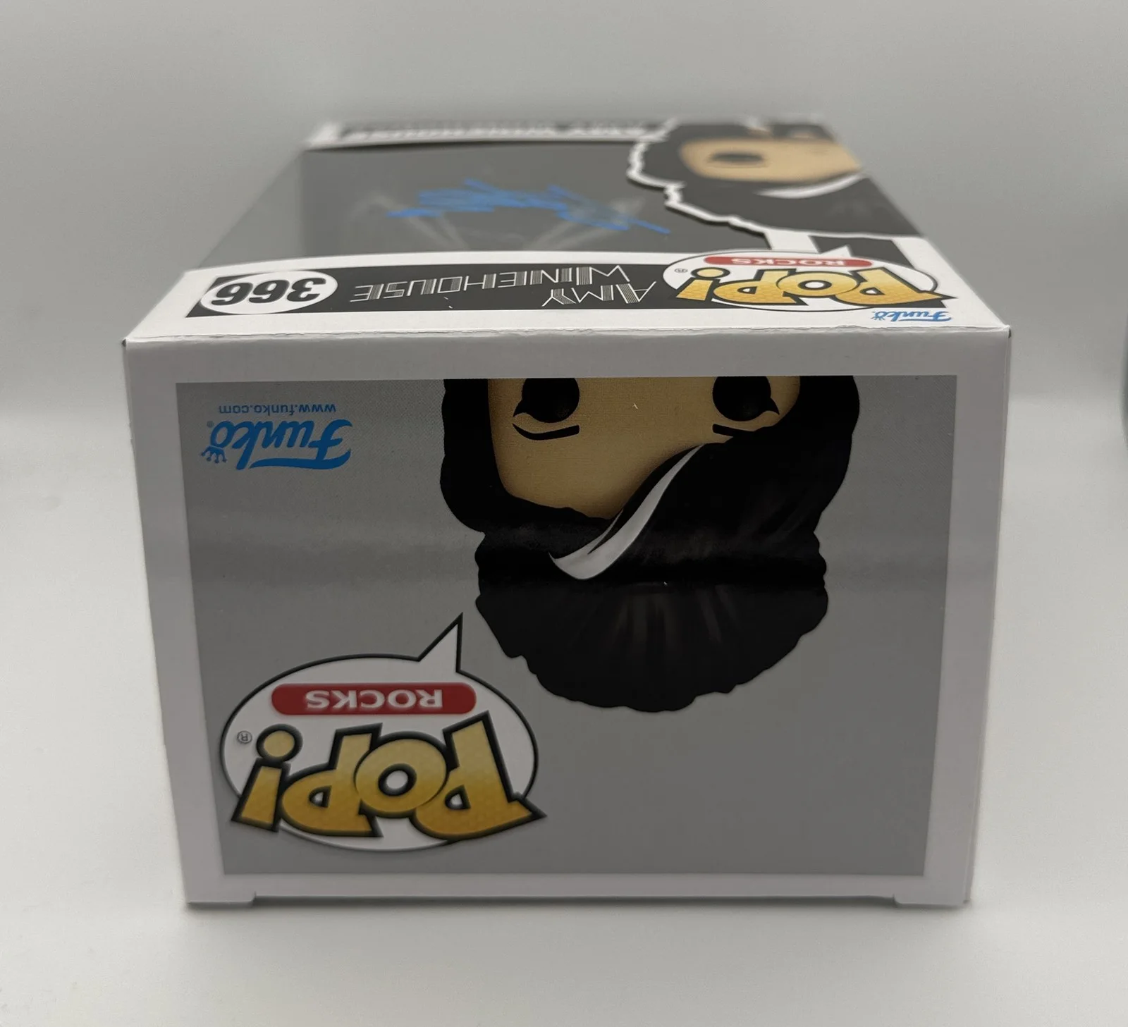 Marisa Abela — Marisa Abela "Back to Black" AUTOGRAPH Signed 'Amy Winehouse' 366 Funko Pop ACOA, изображение 3