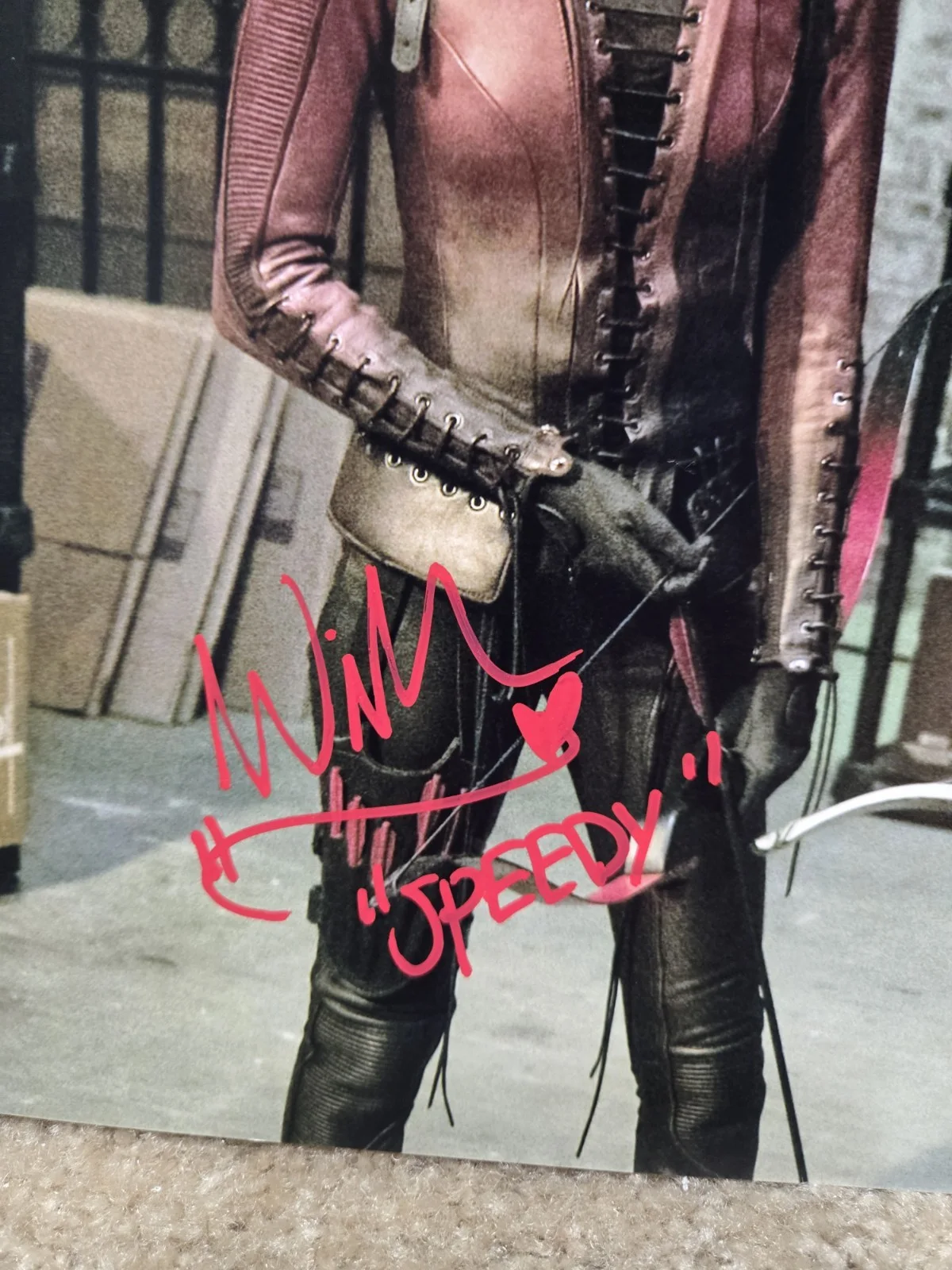 Willa Holland — Stephen Amell & Willa Holland DUAL SIGNED 11x14 Photo #6! JSA COA! Arrow! Speedy, изображение 3