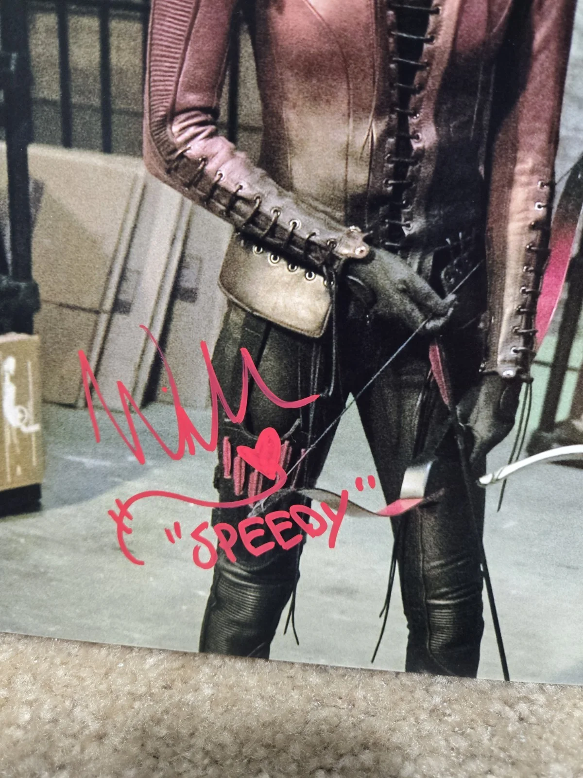 Willa Holland — Stephen Amell & Willa Holland DUAL SIGNED 11x14 Photo #5! JSA COA! Arrow! Speedy, изображение 3