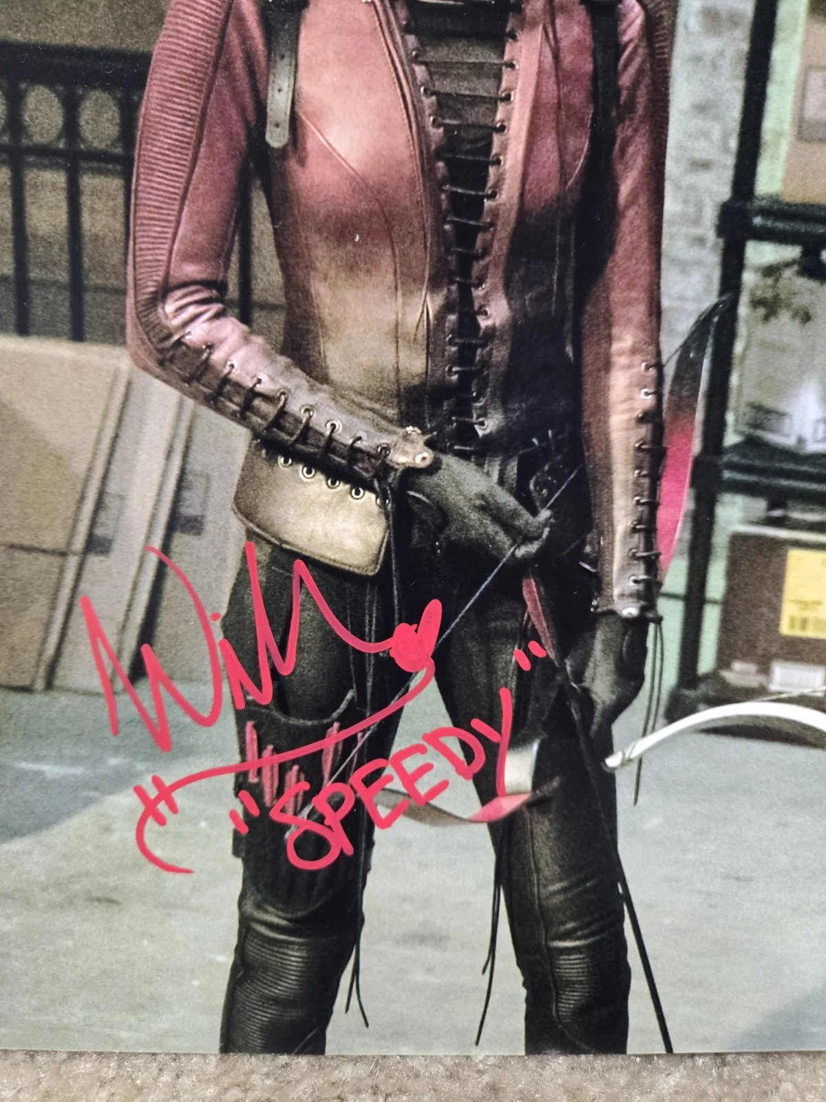 Willa Holland — Stephen Amell & Willa Holland DUAL SIGNED 11x14 Photo #3! JSA COA! Arrow! Speedy, изображение 3