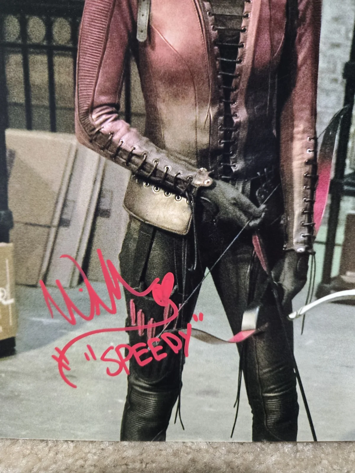 Willa Holland — Stephen Amell & Willa Holland DUAL SIGNED 11x14 Photo #2! JSA COA! Arrow! Speedy, image 3
