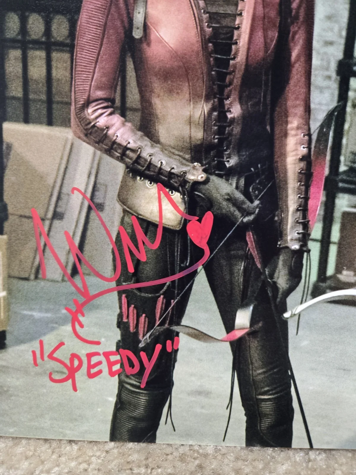 Willa Holland — Stephen Amell & Willa Holland DUAL SIGNED 11x14 Photo! JSA COA! Arrow! Speedy!, image 3