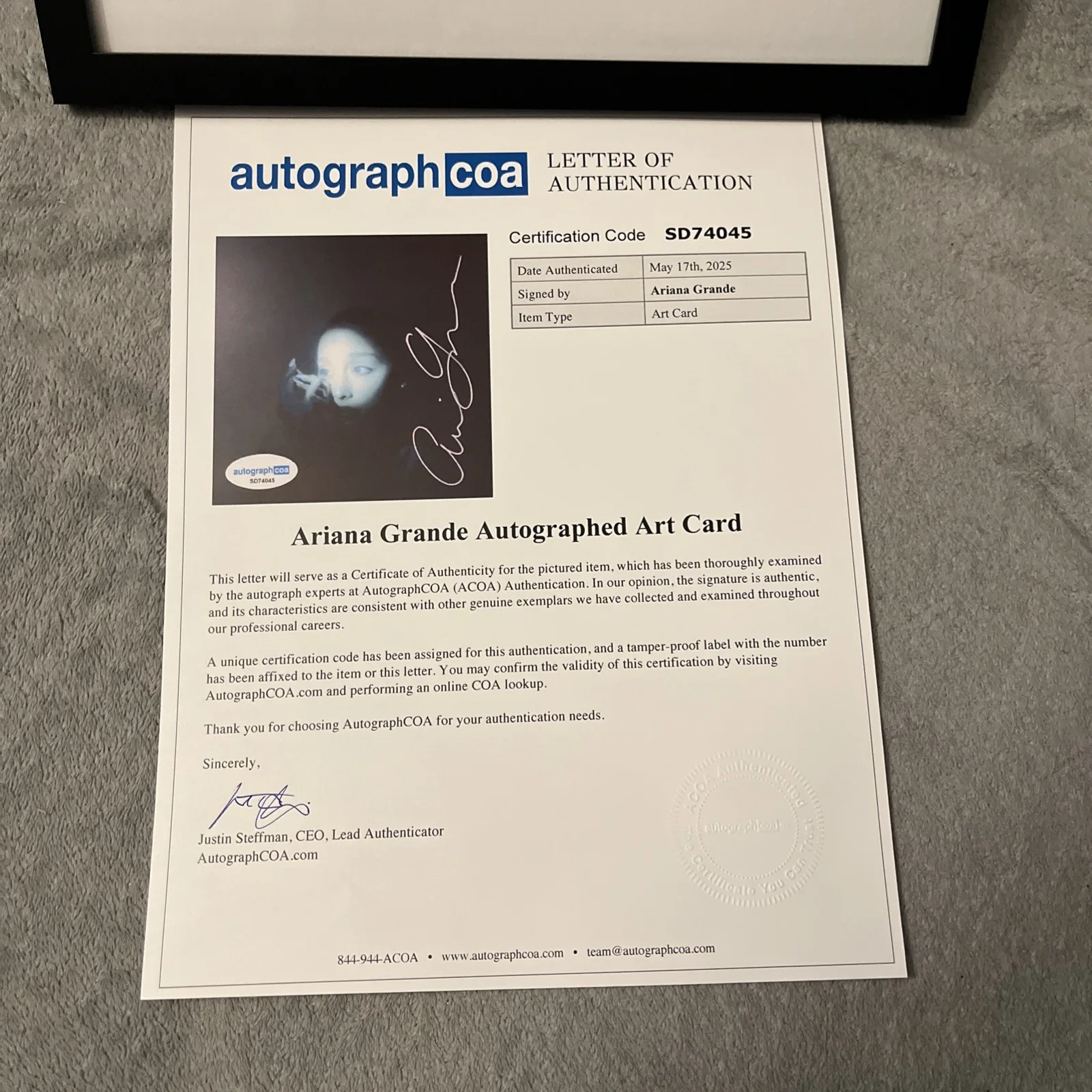 Ariana Grande — Ariana Grande Autographed Signed 11x14 Framed CD Photo Brighter Days Ahead ACOA, изображение 2